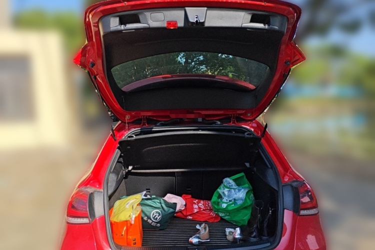 奔驰A级(进口) 2019款 A 200 动感型局部细节23