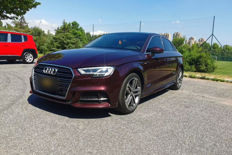奥迪A3 2018款 30周年年型 Limousine 35 TFSI 运动型车身外观1