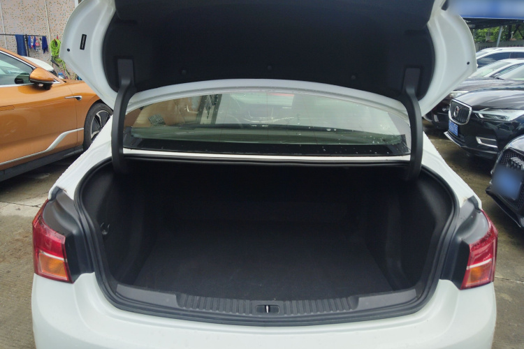 别克 威朗 2017款 三厢 20T 双离合精英型中控内饰23