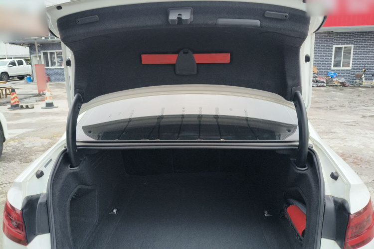 奥迪A4L 2018款 30周年年型 40 TFSI 进取型机舱底盘23