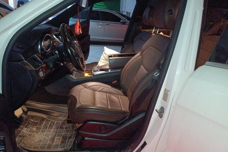 奔驰M级 2012款 ML 350 豪华型局部细节19