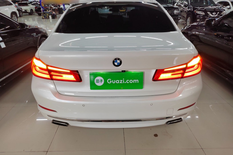 宝马5系 2018款 改款 530Li 领先型 豪华套装车身外观6