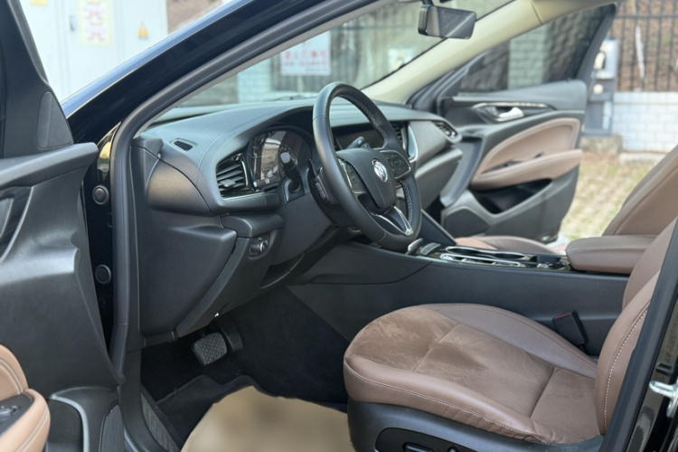 别克 君威 2023款 552T 智享型中控内饰7004