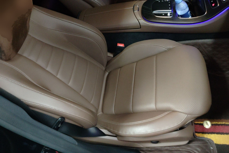 奔驰E级新能源 2023款 E 350 e L 插电式混合动力运动轿车局部细节41