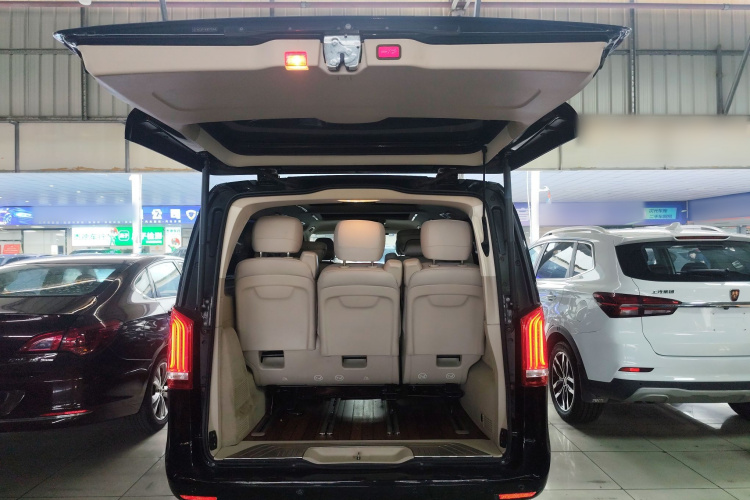 奔驰V级 2018款 V 260 L 尊贵加长版 国VI局部细节23
