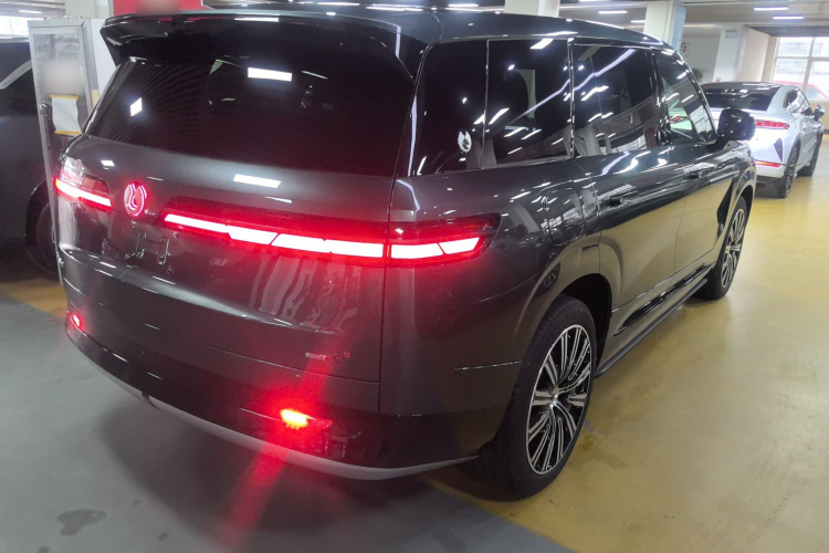 腾势N9 2025款 旗舰型车身外观7