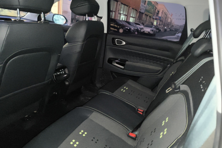 宝骏RM-5 2019款 1.5T 手动24小时在线精英型 5座中控内饰21