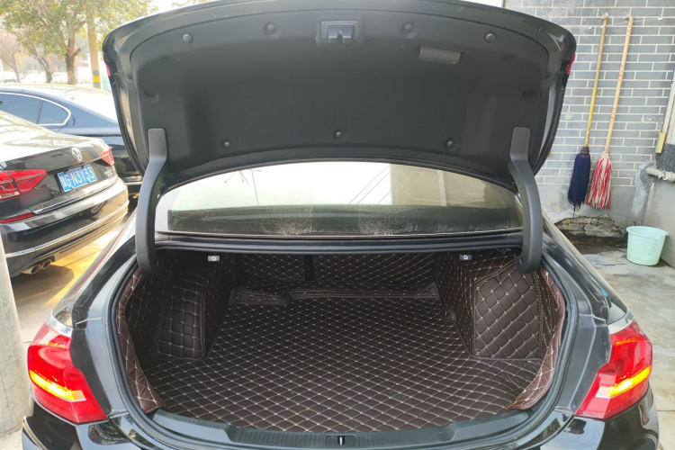 别克 君越 2016款 改款 28T 精英型机舱底盘23