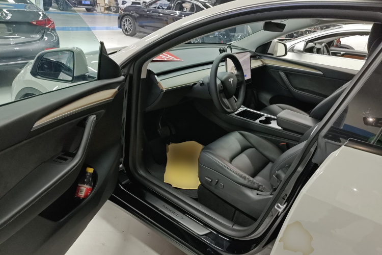 特斯拉 Model Y 2021款 标准续航后驱版中控内饰7003
