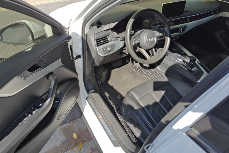 奥迪A4L 2019款 40 TFSI 时尚型 国V中控内饰7003