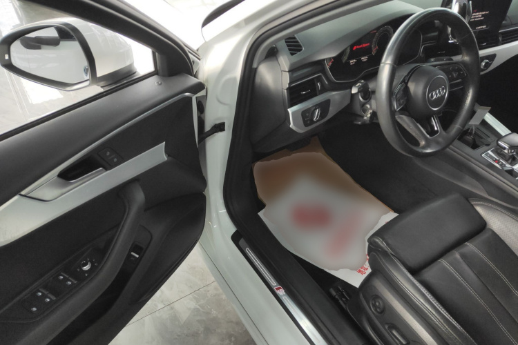 奥迪A4L 2022款 40 TFSI 时尚动感型中控内饰20