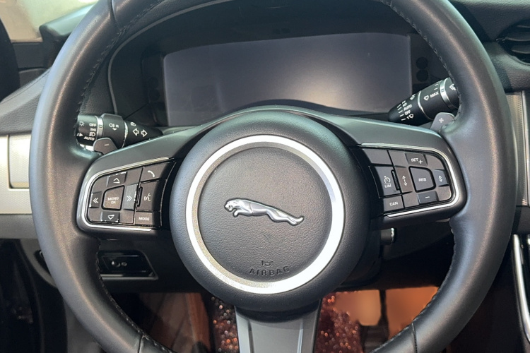 捷豹XFL 2017款 XFL 2.0T 240PS 尊享版局部细节13