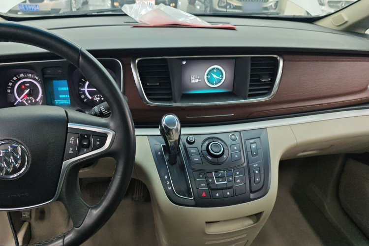 别克GL8 2017款 25S 豪华型 国V中控内饰12