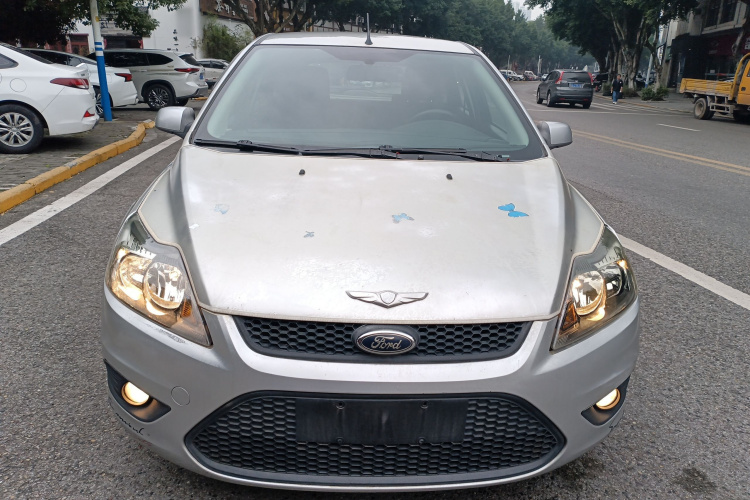 福特 福克斯 2013款 两厢经典 1.8L 手动基本型车身外观2