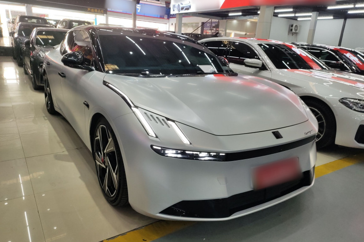 领克Z10 2024款 95kWh 702km四驱智驾Ultra车身外观3