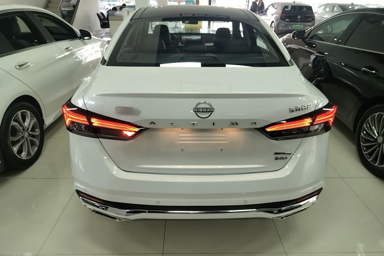 日产 天籁 2022款 2.0T XL 进享版车身外观6