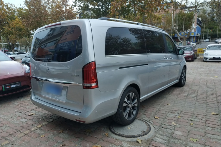 奔驰V级 2016款 V 260 L 尊贵加长版车身外观7