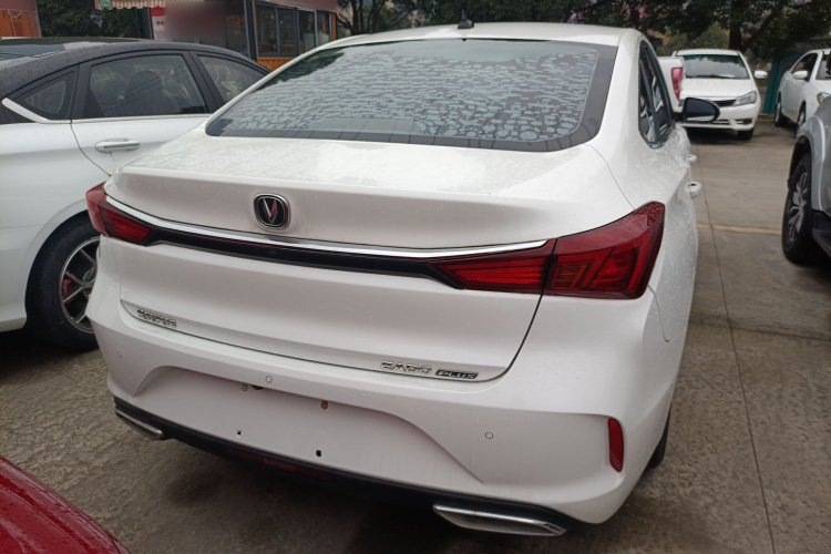 长安 逸动 2020款 PLUS 1.6L GDI 手动豪华型车身外观6004