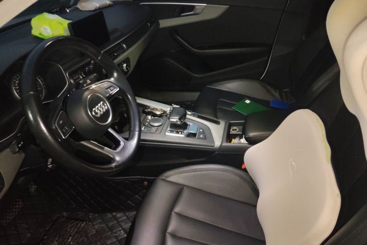 奥迪A4L 2017款 40 TFSI 时尚型中控内饰19