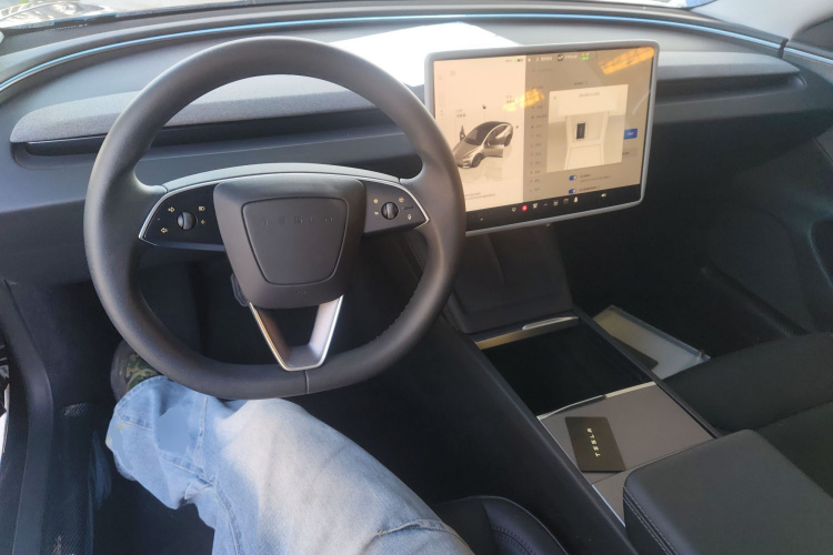 特斯拉 Model 3 2025款 后轮驱动版中控内饰12