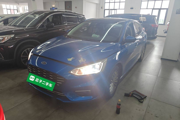 福特 福克斯 2020款 三厢 EcoBoost 180 自动锋潮型车身外观1