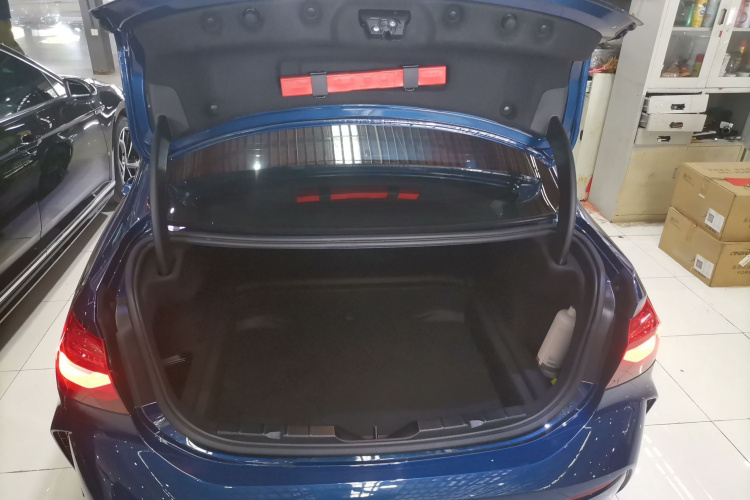 宝马1系 2023款 125i M运动曜夜版机舱底盘23