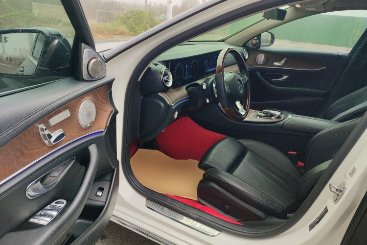 奔驰E级 2018款 E 200 L中控内饰20