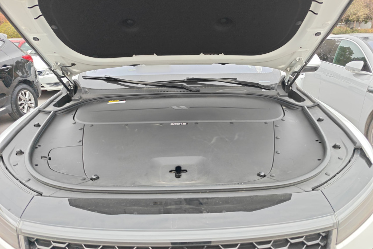 理想汽车 理想ONE 2021款 增程6座版机舱底盘24