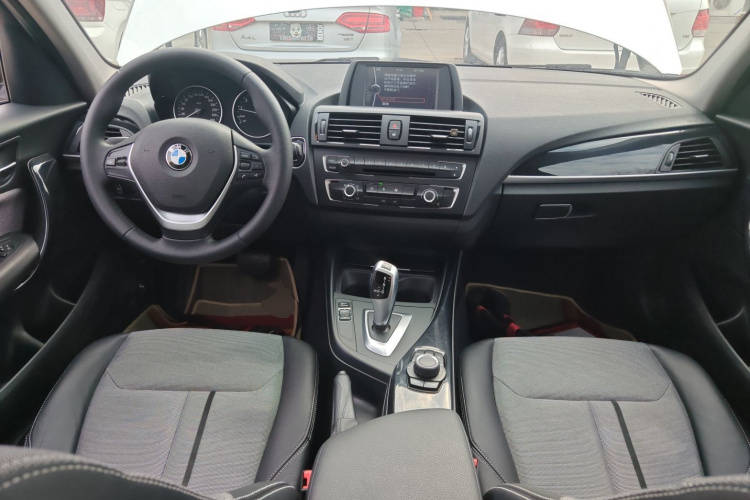 宝马1系(进口) 2013款 改款 116i 都市型中控内饰12