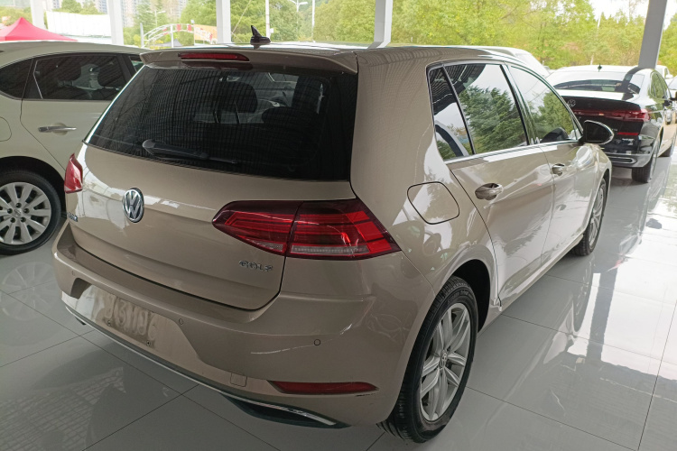 大众 高尔夫 2018款 230TSI 自动舒适型车身外观7