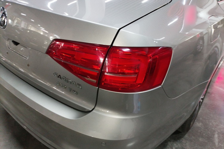 大众 速腾 2017款 230TSI 自动豪华型车身外观9