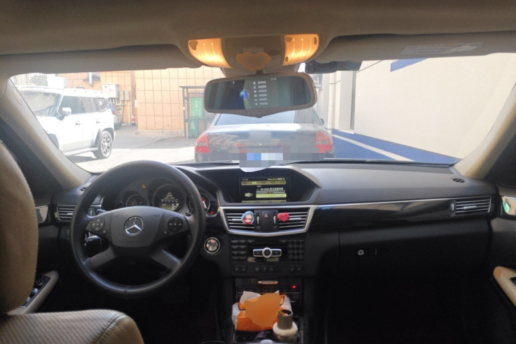 奔驰E级 2012款 E 300 L 时尚型中控内饰12