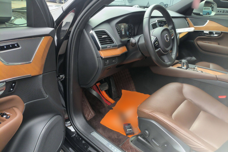 沃尔沃XC90 2022款 B5 智行豪华版 5座中控内饰7003
