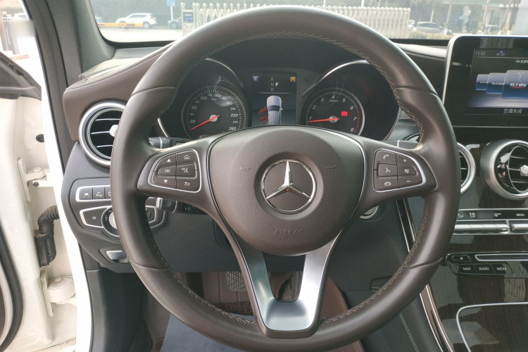 奔驰GLC 2019款 改款 GLC 260 L 4MATIC 豪华型局部细节13