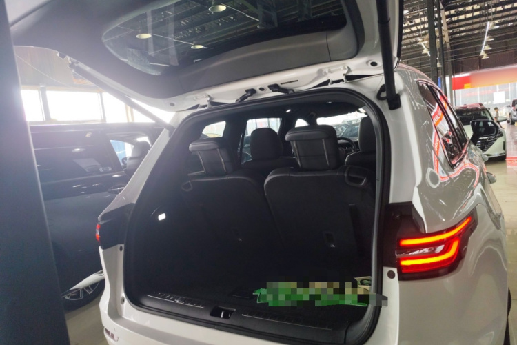 理想汽车 理想ONE 2020款 增程6座版机舱底盘23