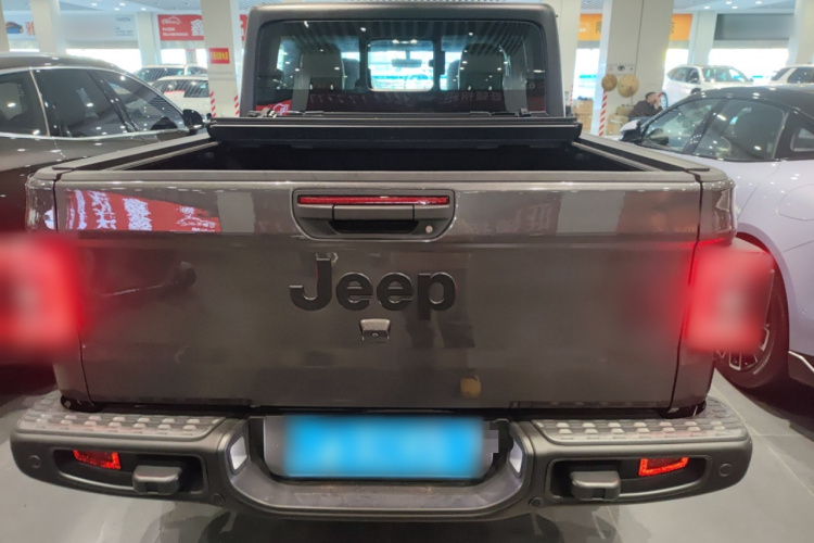 Jeep 角斗士 2023款 3.6L Overland车身外观6