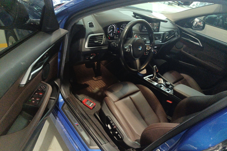 宝马1系 2020款 120i M运动套装中控内饰7003