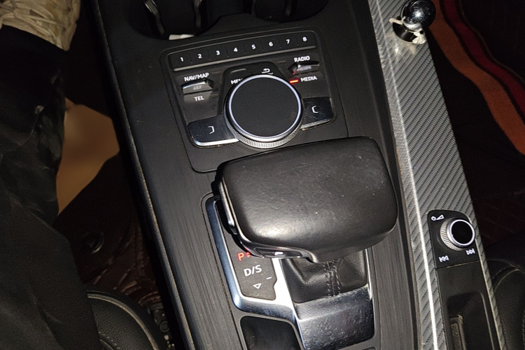 奥迪A4L 2017款 40 TFSI 进取型局部细节18