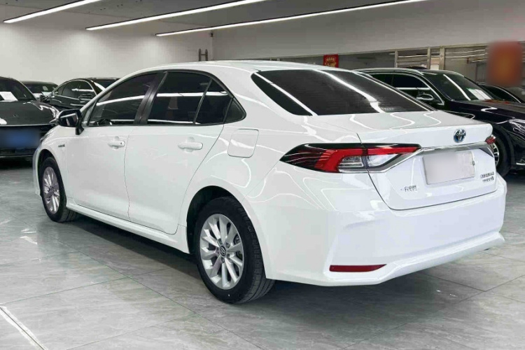丰田 卡罗拉 2021款 双擎 1.8L E-CVT精英版车身外观6005