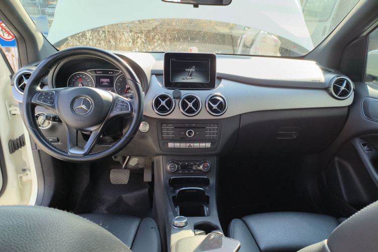 奔驰B级 2015款 B 200 时尚型中控内饰7002