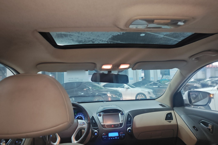 北京现代ix35 2013款 2.0L 自动两驱智能型GLS 国IV中控内饰22