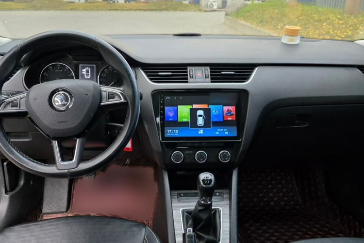 斯柯达 明锐 2017款 1.6L 手动智行版中控内饰7003