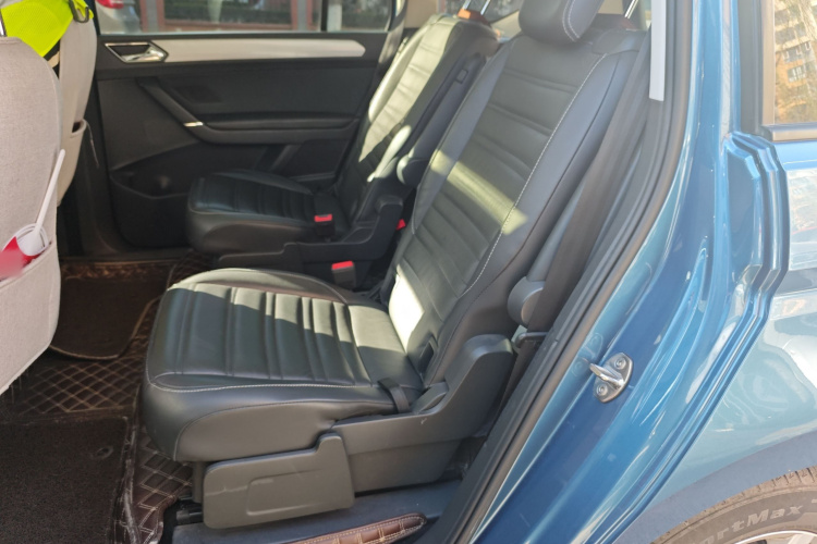 大众 2016款 途安L 280TSI DSG舒雅版中控内饰7004