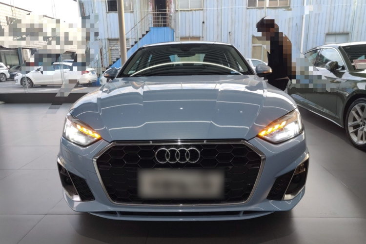 奥迪A5 2024款 Sportback 40 TFSI 时尚动感型车身外观2