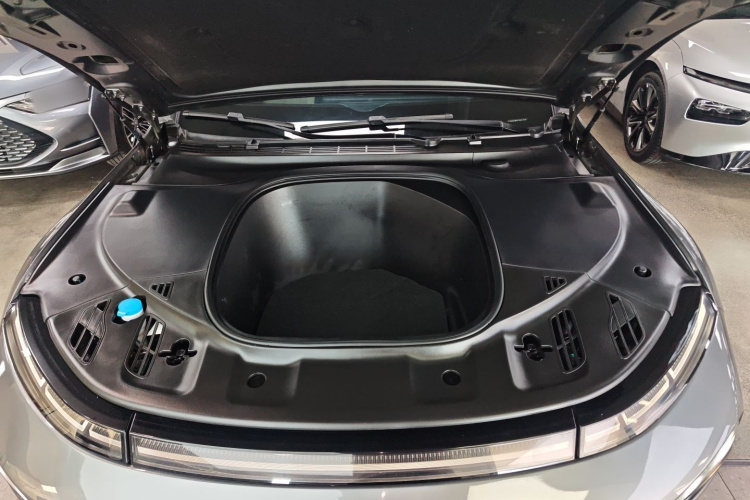 小鹏P7 2020款 586N机舱底盘24