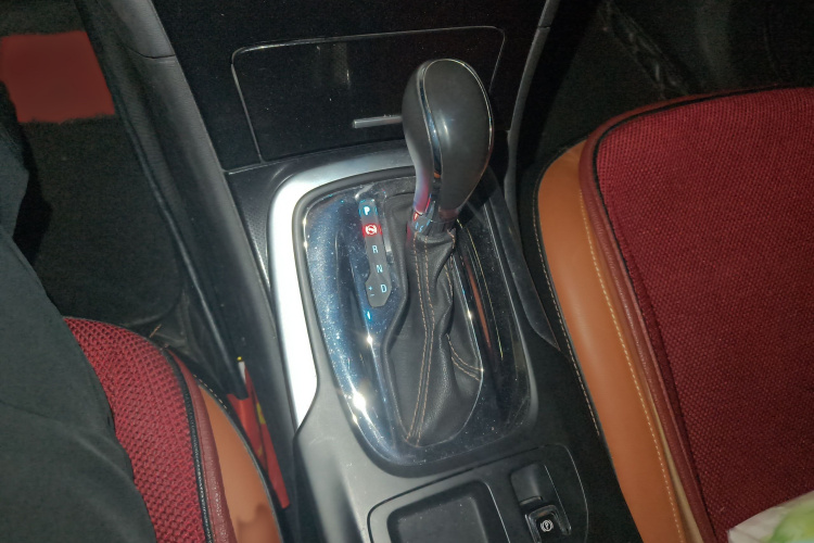 别克 君威 2015款 1.6T 精英技术型局部细节18