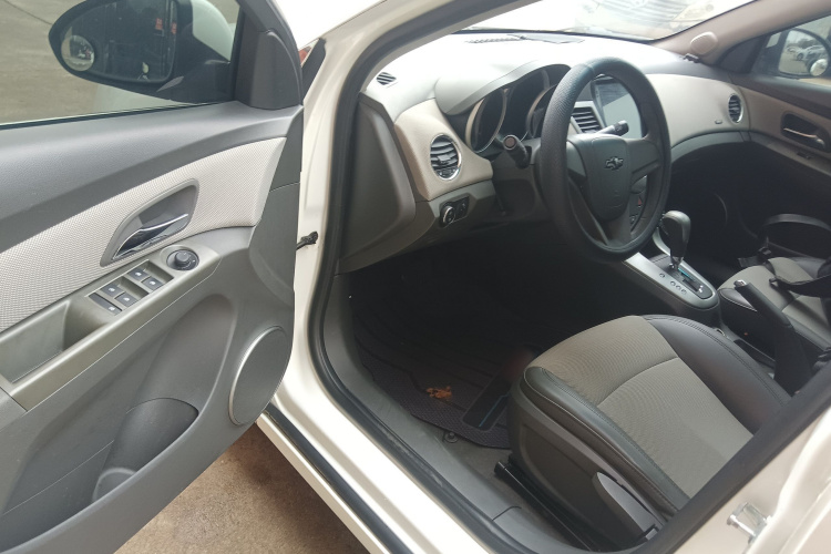 雪佛兰 科鲁兹 2013款 1.8L SE AT中控内饰20