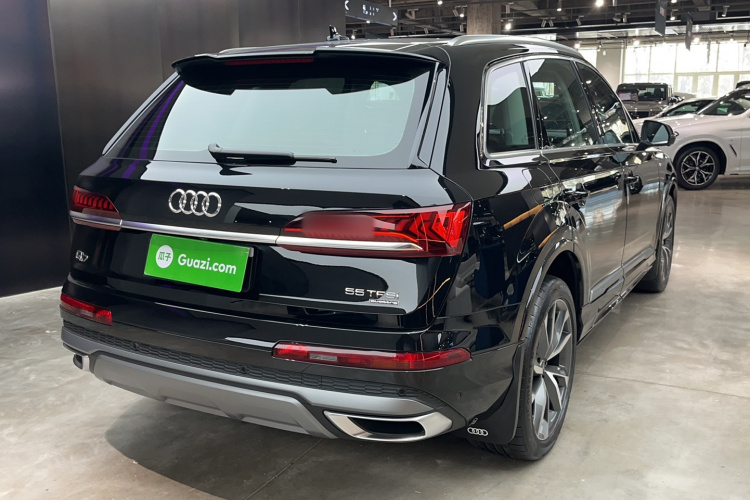 奥迪Q7 2023款 55 TFSI quattro S line运动型车身外观6003