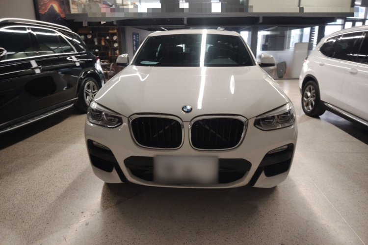 宝马X4 2019款 xDrive25i M运动套装车身外观2