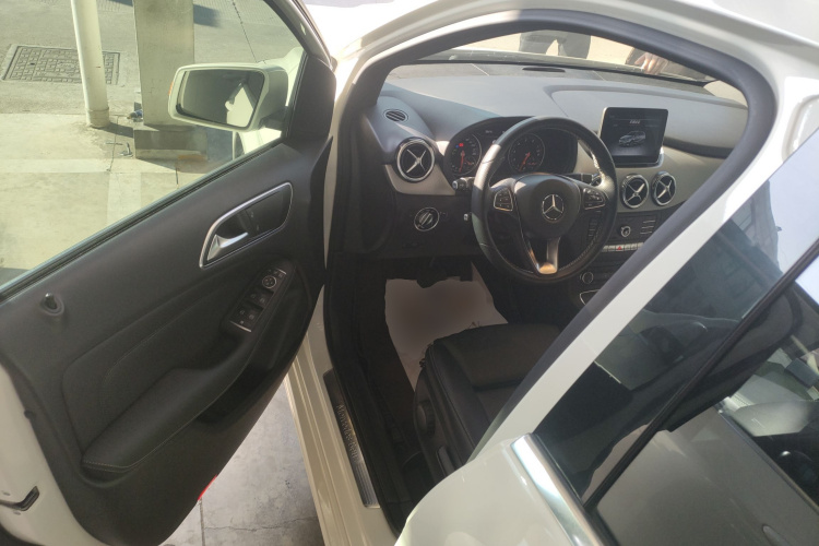 奔驰B级 2019款 B 200 动感型中控内饰7003